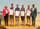 Landkreis Donau-Ries
Barbara Schretter RPin, Fabian Oßwald, Tobias Bauer, Johannes Binger, Christoph Klink, Dr. Reinhard Bader Behördenleiter AELF Nördlingen-Wertingen
